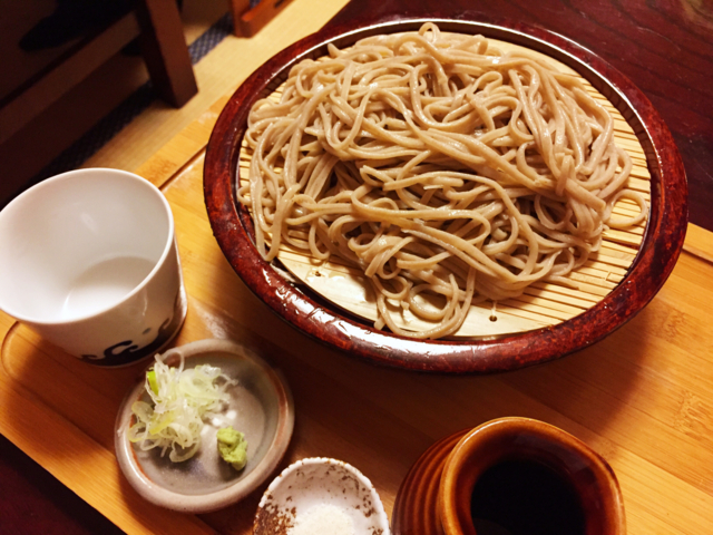 長野で自動車で行ける蕎麦屋さん「手挽きそば 蔵之内」コシのある太打ちの麺だけでなく季節のデザートもうまい！【長野の旅#6】