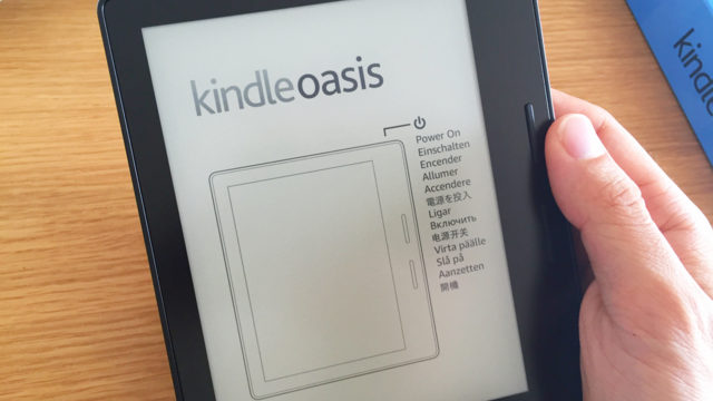 【備忘録】Kindle Oasisのベージめくりボタンを反転させる設定の方法。