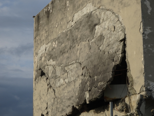 旧大鎚町役場を保存するか解体するか。震災遺構に揺れる大鎚町の震災5年後のすがた【岩手の旅#5】