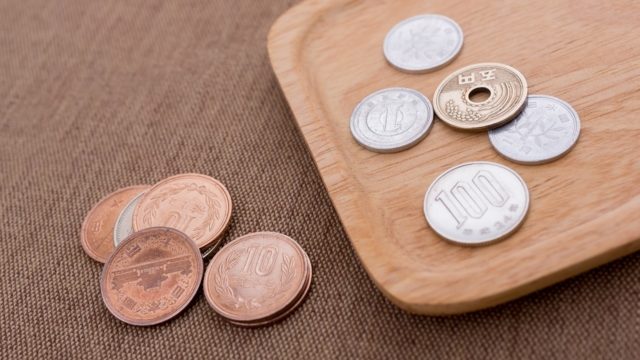 お釣りでもらう硬貨の枚数が最小になるような支払い習慣。