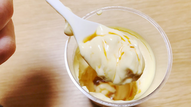 治一郎のプリンはカスタードクリームのような食感のものすごく贅沢なプリンでした