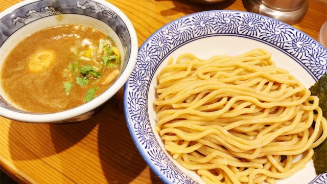 渋谷「道玄坂マンモス」のドロッと系豚骨魚介スープのつけ麺を食す！！