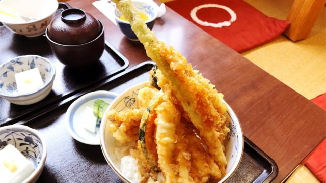 静岡・三島駅近辺「食事処 みしまや」あなご天丼を食す！旨味とボリュームのバランスが絶妙！！【三島の旅#3】