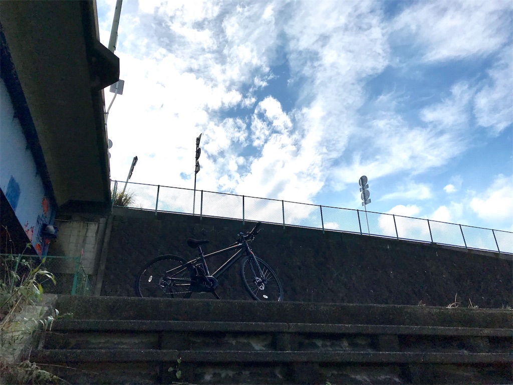 小田原 酒匂川サイクリングコースをジェッターで走る 秋の風の清々しさは別格 まなびる 小田原 酒匂川サイクリングコースをジェッターで走る 秋の風の清々しさは別格 まなびる