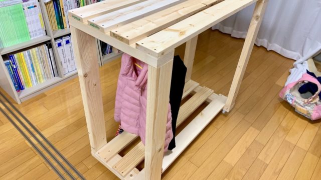 自ら整理整頓できる習慣が身につく！子ども用移動式ハンガーラックをDIY！！